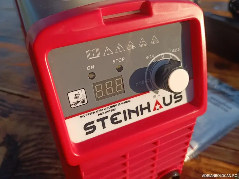Steinhaus are scule destul de bune
