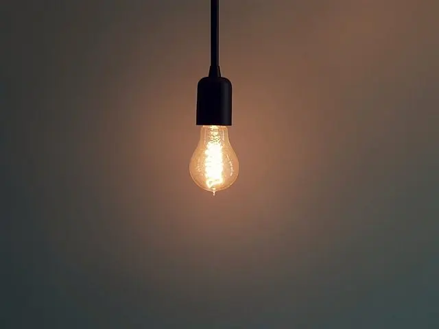 Ce dispozitiv te notifică atunci când se ia curentul?