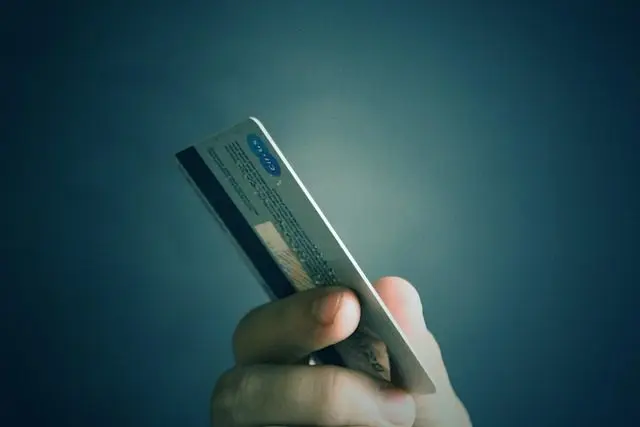 Plata cu cardul la curier: Ce firme de curierat permit asta?